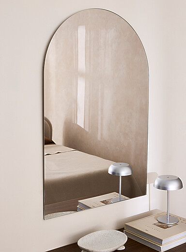 Arched all-glass mirror