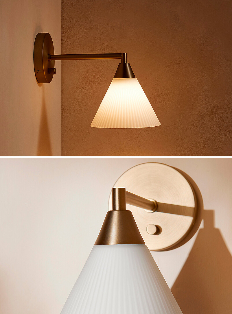 Simons Maison: L'applique conique en verre cannel&eacute; Dor&eacute;