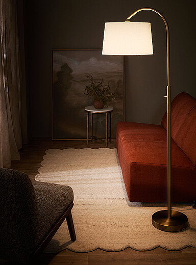 Swivel-shade minimalist floor lamp