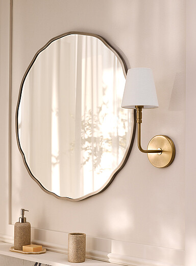 Irregular frame round mirror
