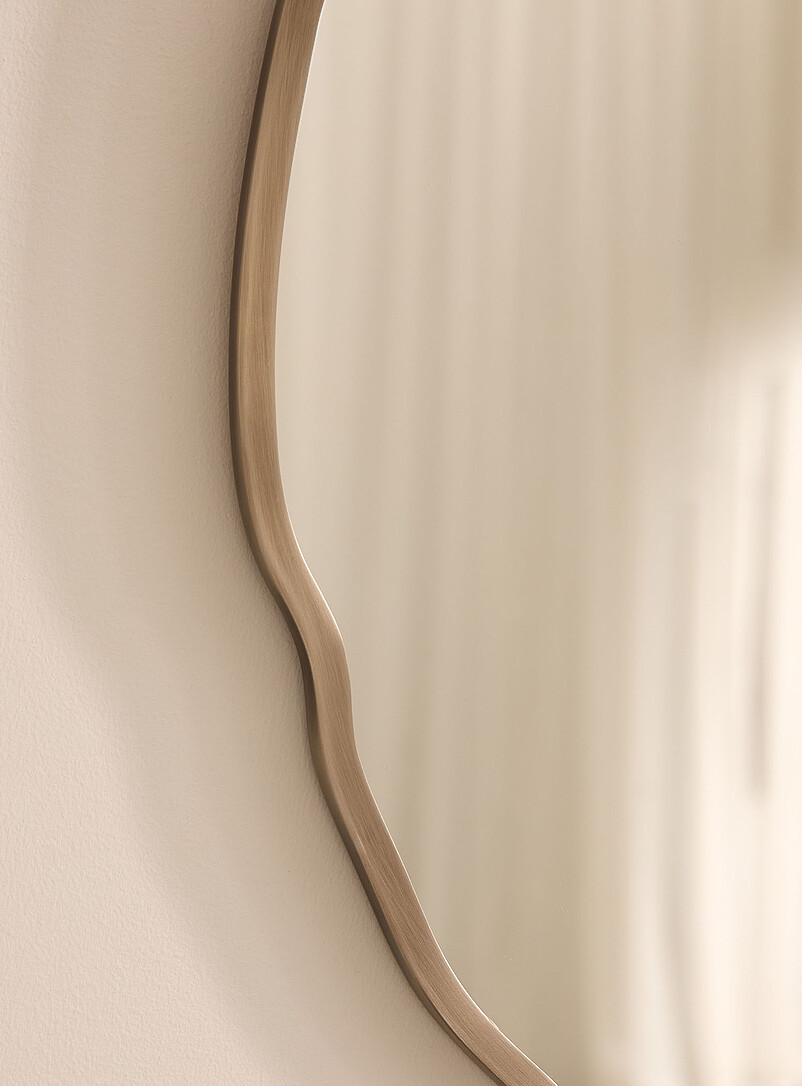 Irregular frame round mirror product image 2
