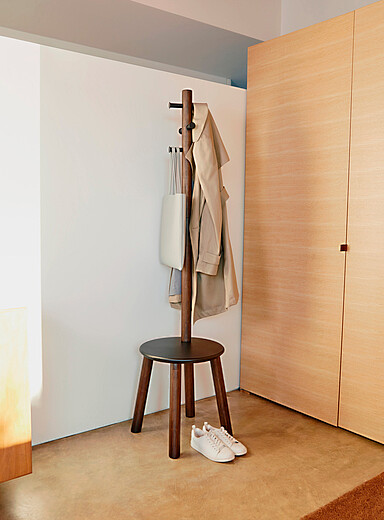 Umbra: Le portemanteau tabouret Pillar Blanc
