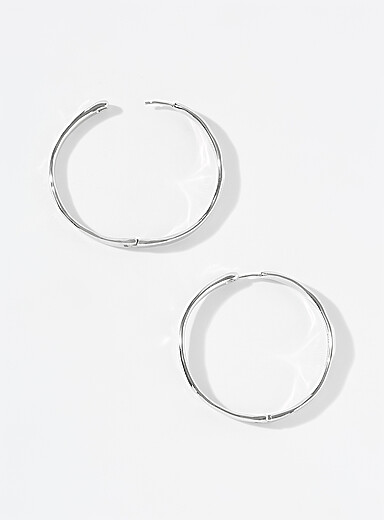 Large wavy hoops