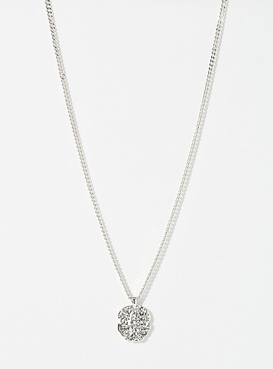 Le collier pendentif irr&eacute;gulier