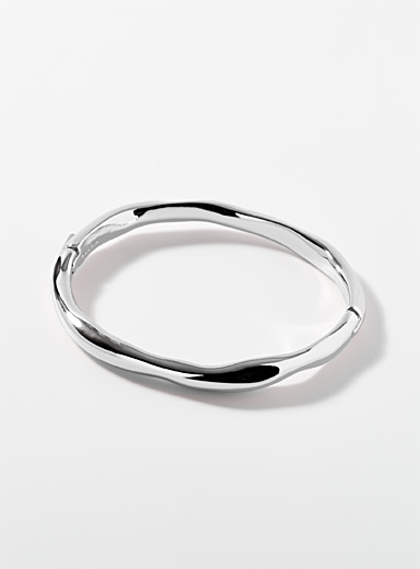 Le bracelet jonc martel&eacute;