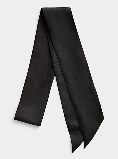 Satiny tie scarf