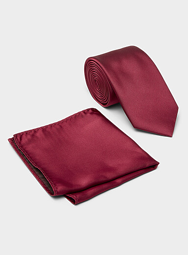 Solid tie and pocket square set