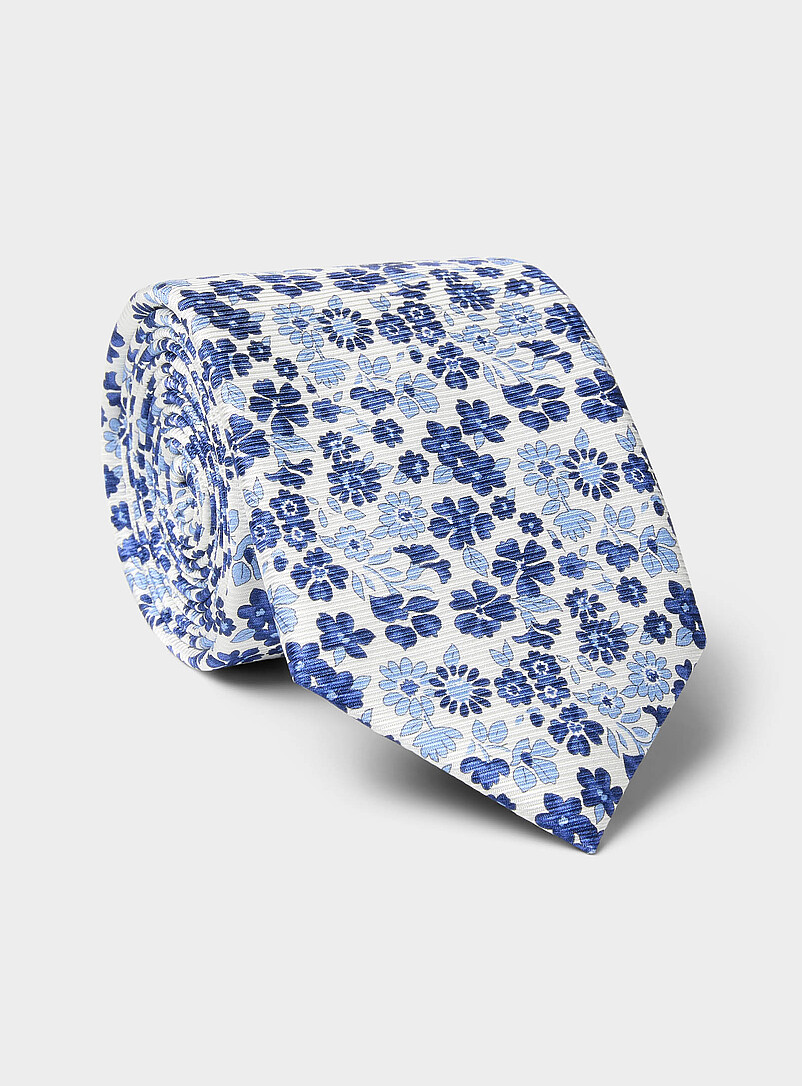 Blue floral 100% silk tie product image (primary)