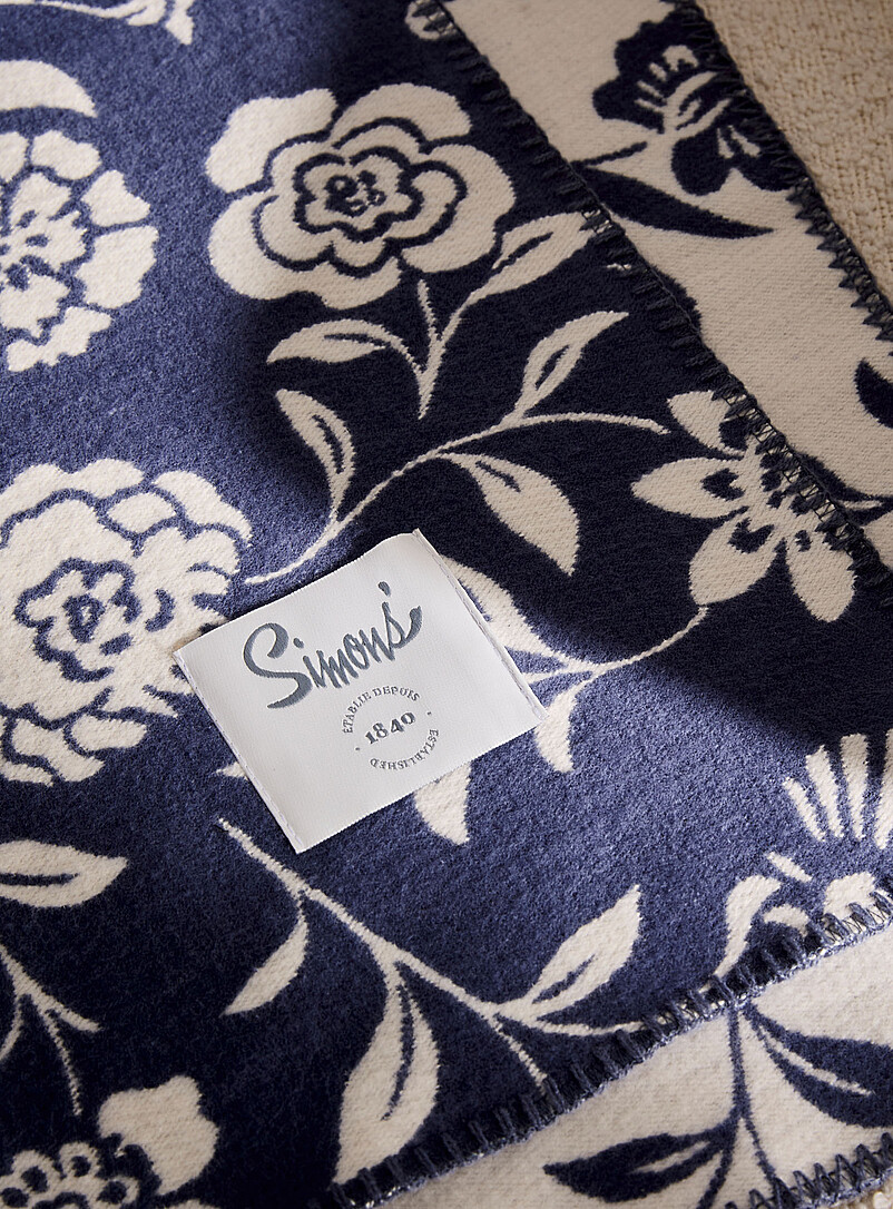 Simons Maison: Le jet&eacute; fleurs &eacute;panouies 130 x 170 cm Bleu &agrave; motifs