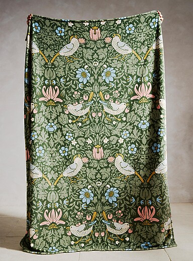 Strawberry thief soft plush throw 130 x 180&nbsp;cm