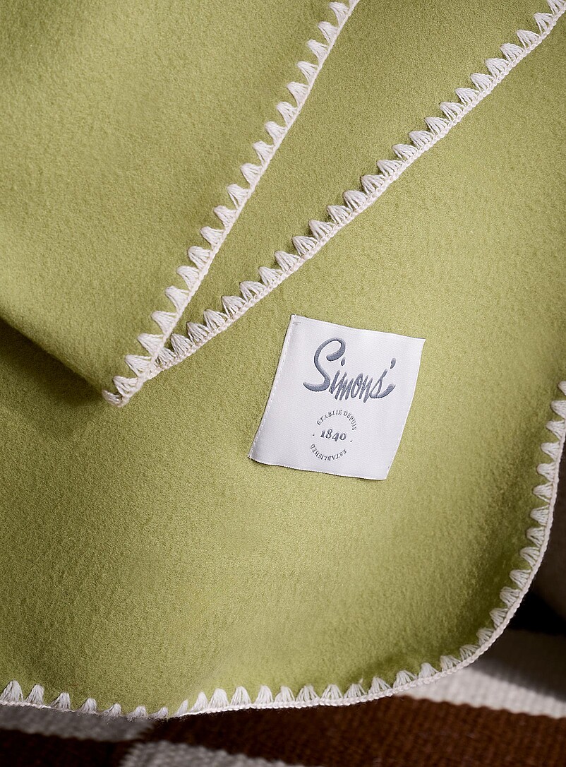 Simons Maison: Le jet&eacute; polaire bordure en contraste 130 x 180 cm Blanc cass&eacute;