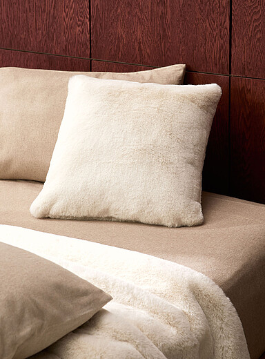 Faux-fur removable cover cushion 50 x 50 cm
