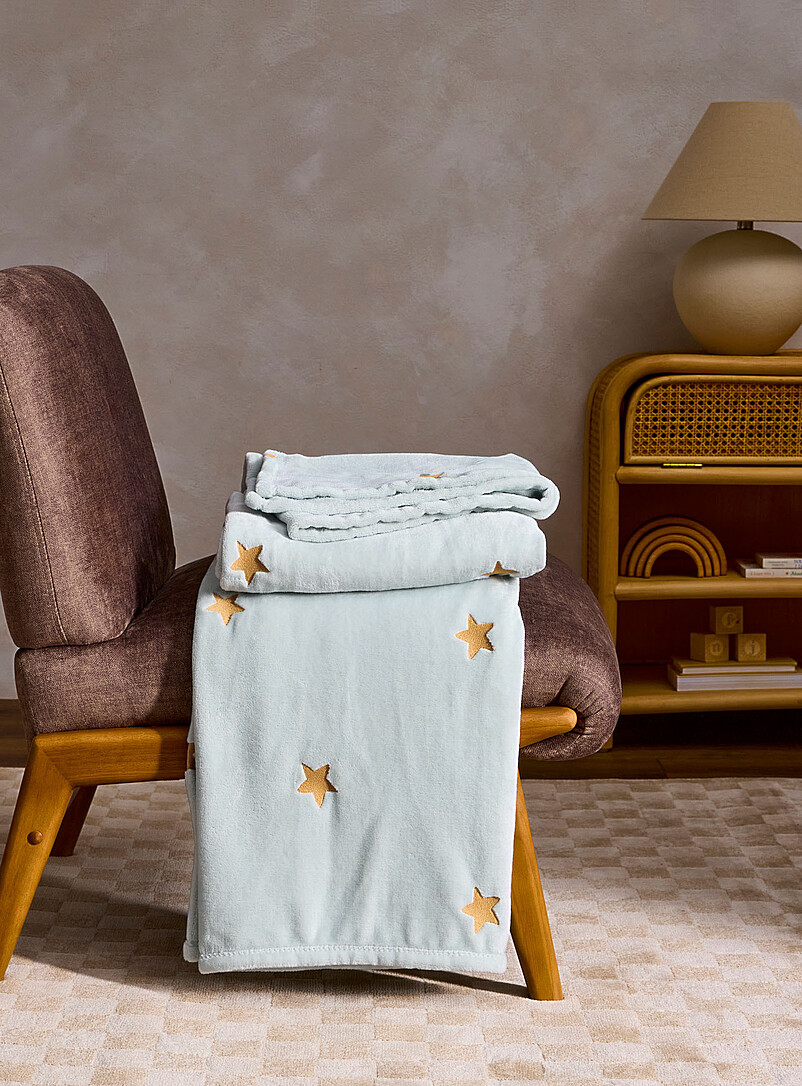 Le jeté douce peluche étoiles brodées 130 x 180 cm | Simons Maison ...