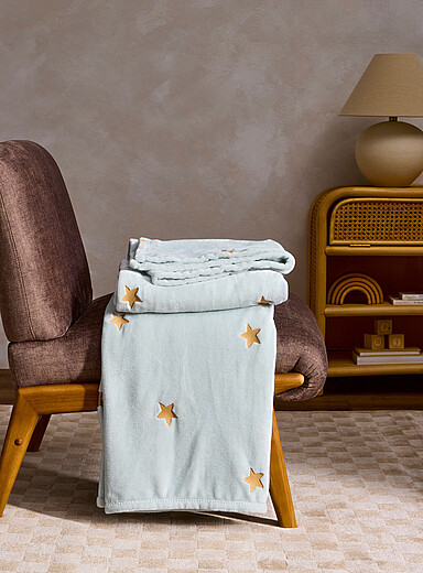 Embroidered stars soft plush throw 130 x 180&nbsp;cm