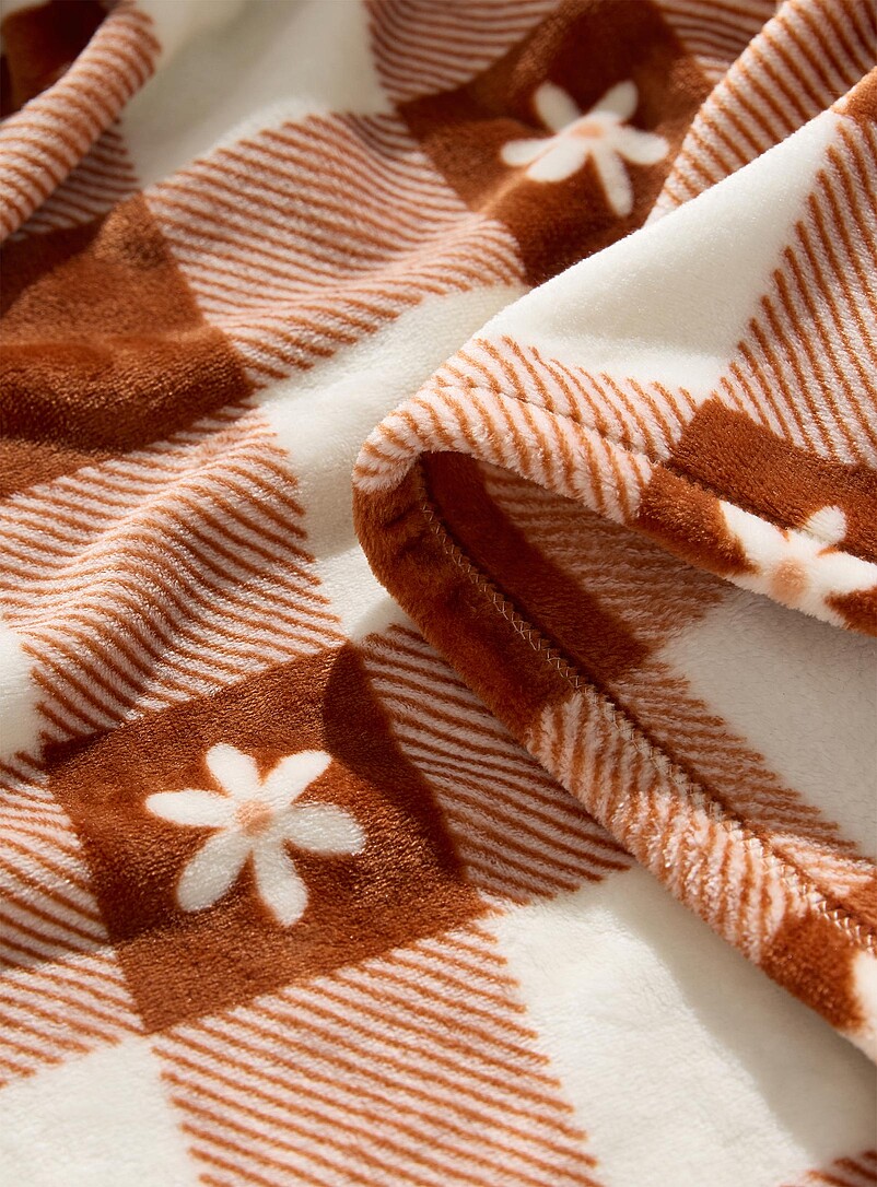Checkers and flowers soft plush throw 130 x 180 cm product image 2