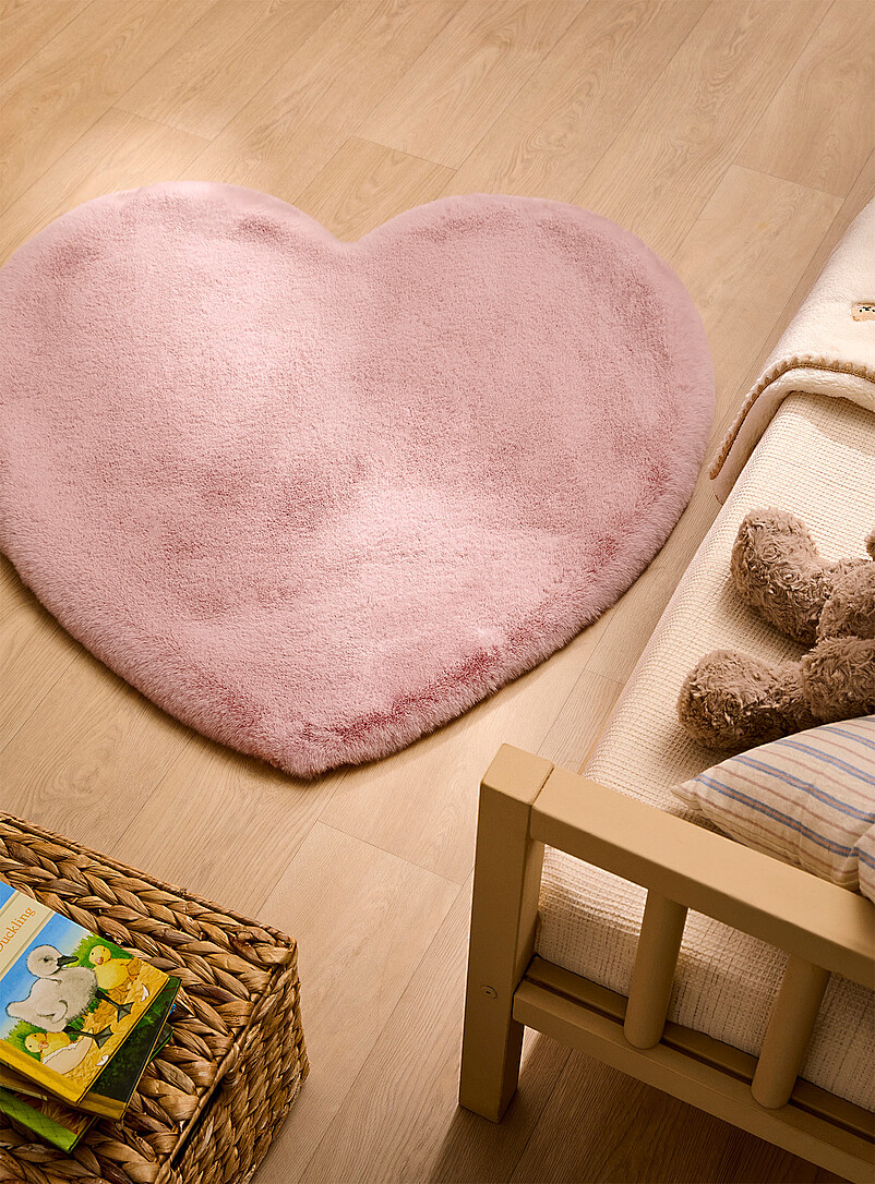 Pink heart faux-fur rug 90 cm product image (primary)