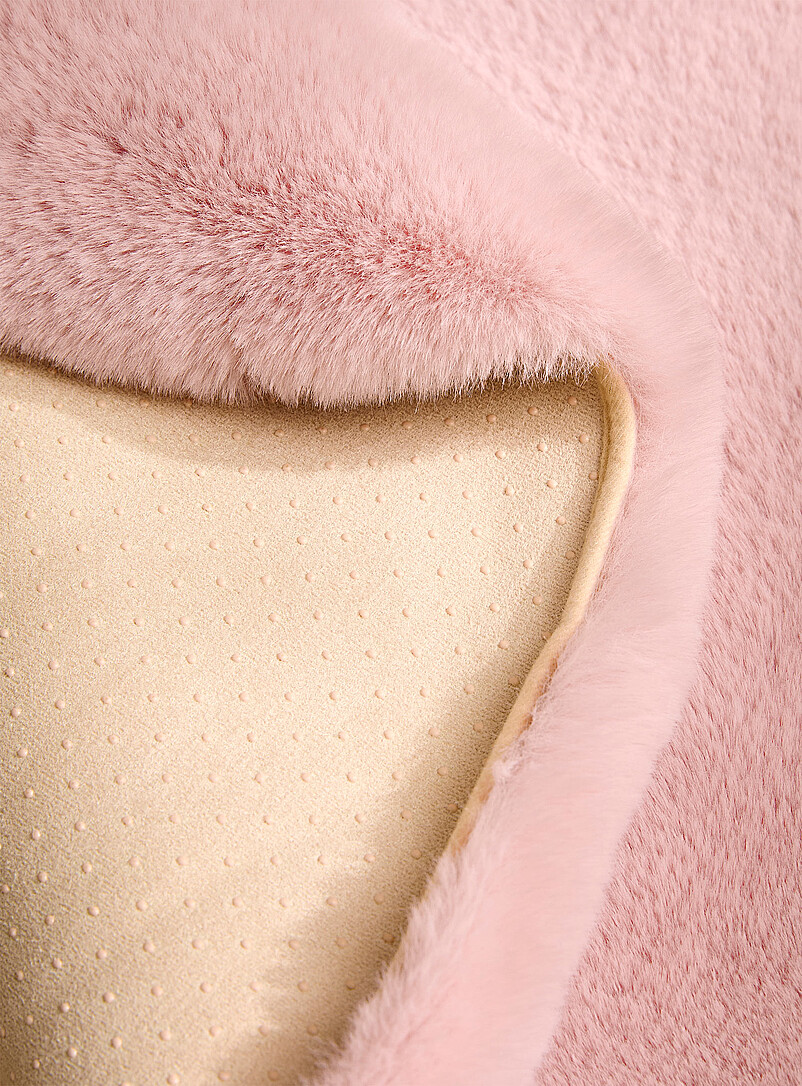Pink heart faux-fur rug 90 cm product image 2