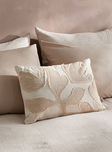 Simons Maison: Le coussin d&eacute;houssable fleurs appliqu&eacute;es 35 x 50 cm &Eacute;cru &agrave; motifs