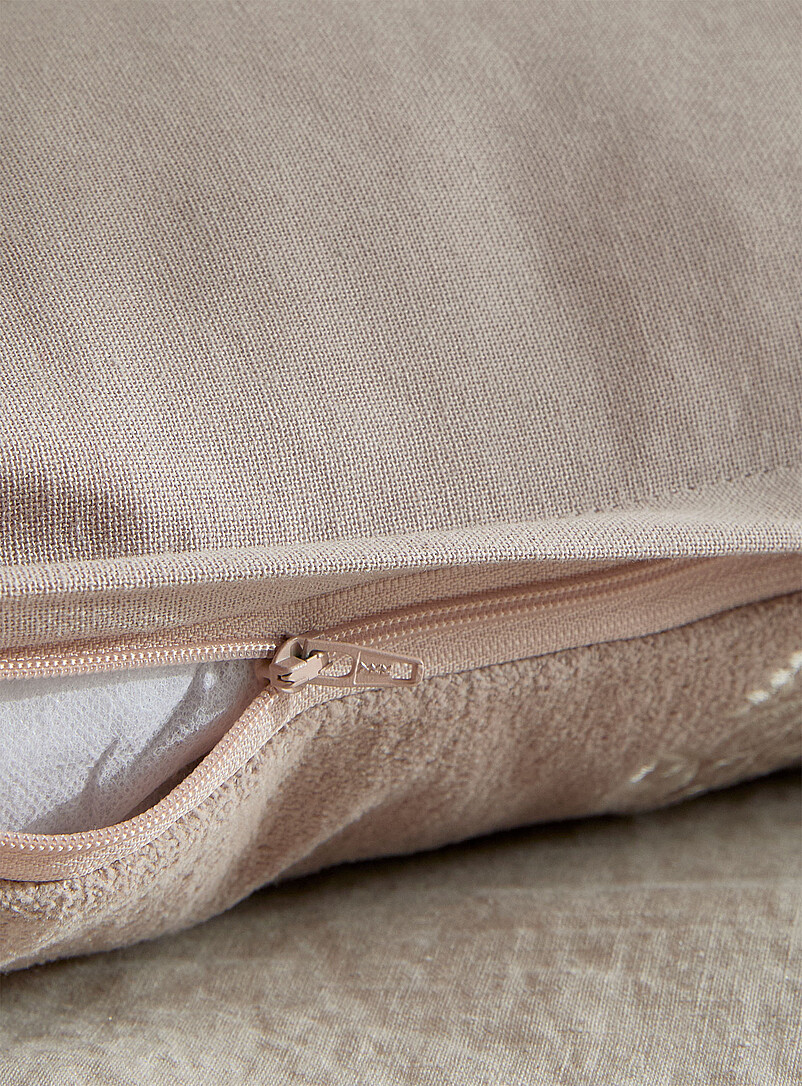 Simons Maison: Le coussin d&eacute;houssable taupe fleurs brod&eacute;es 45 x 45 cm Taupe