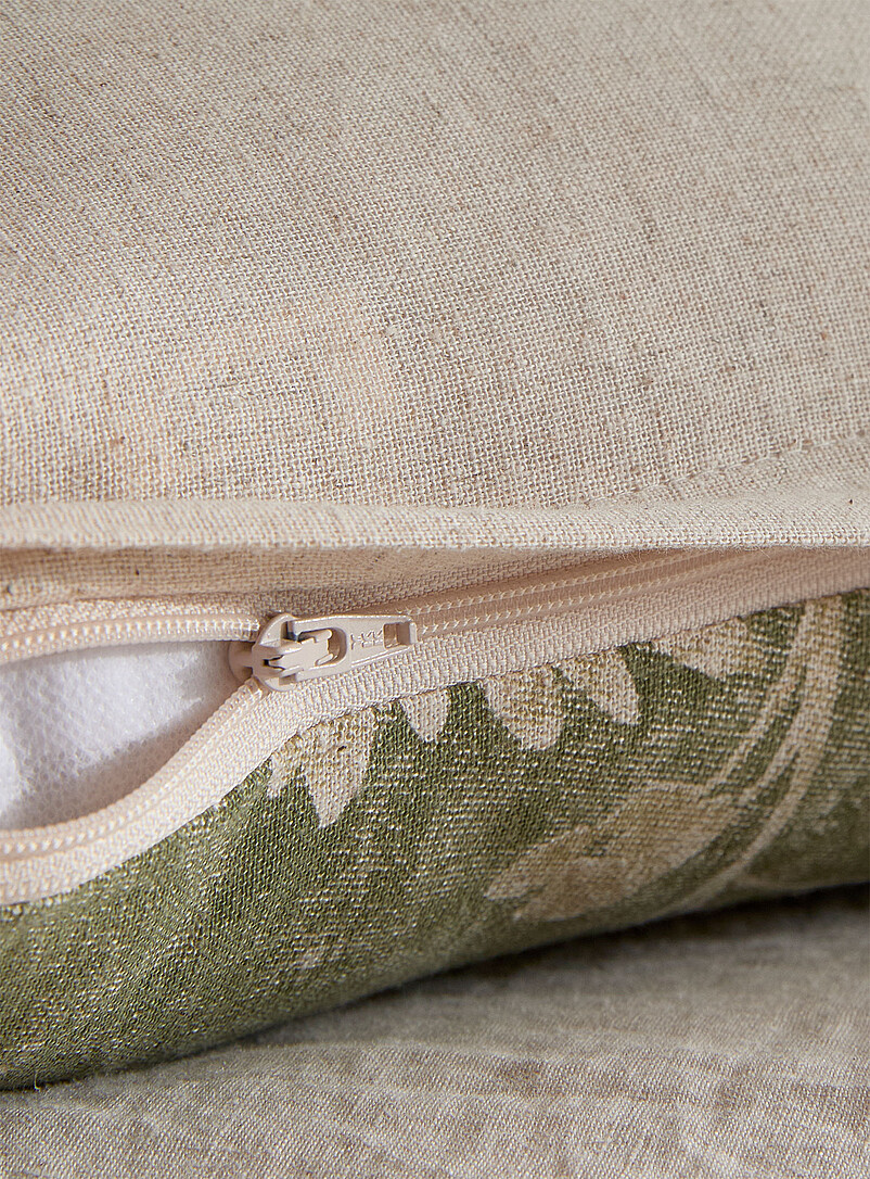 Simons Maison: Le coussin d&eacute;houssable fleurs au pochoir touche de lin 45 x 45 cm Vert &agrave; motifs