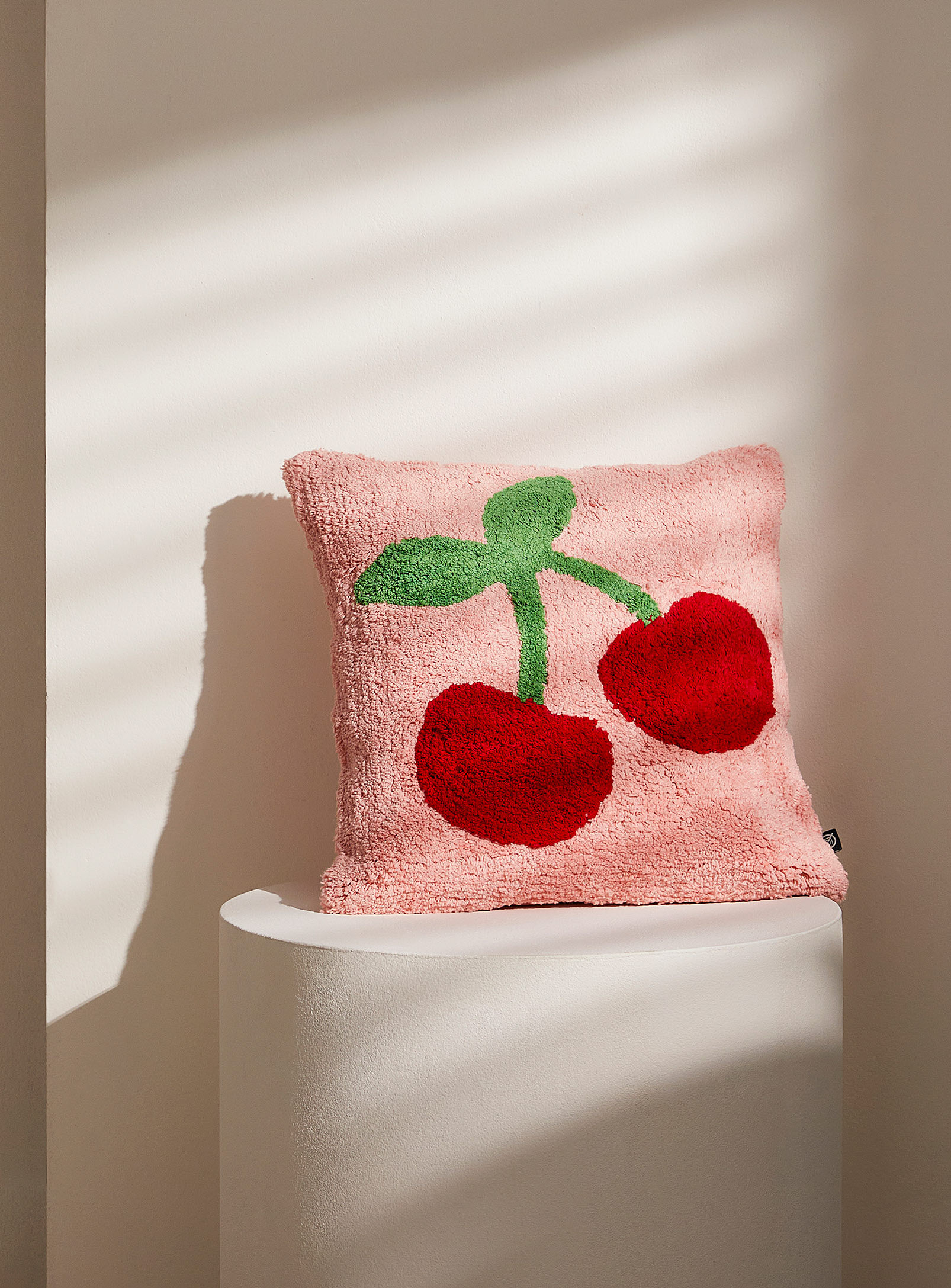 Simons Maison - Cherries tufted cushion 40 x 40 cm