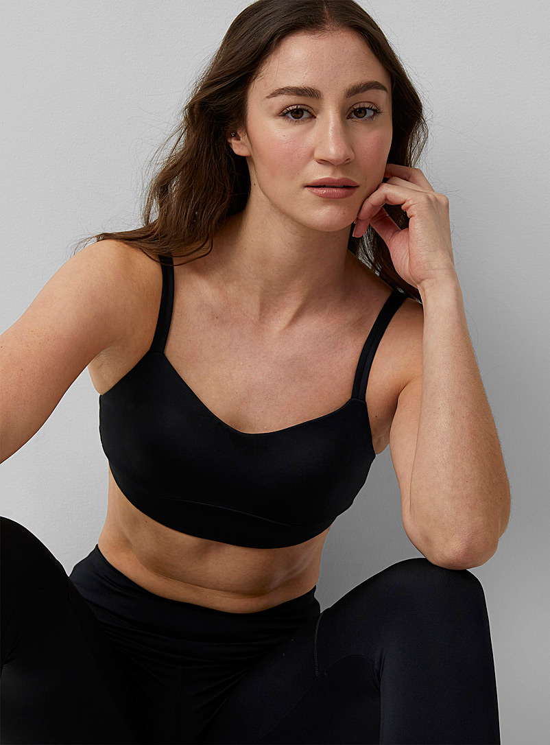 I.FIV5 Black Minimalist sculpted sports bra Low to medium-impact support for women