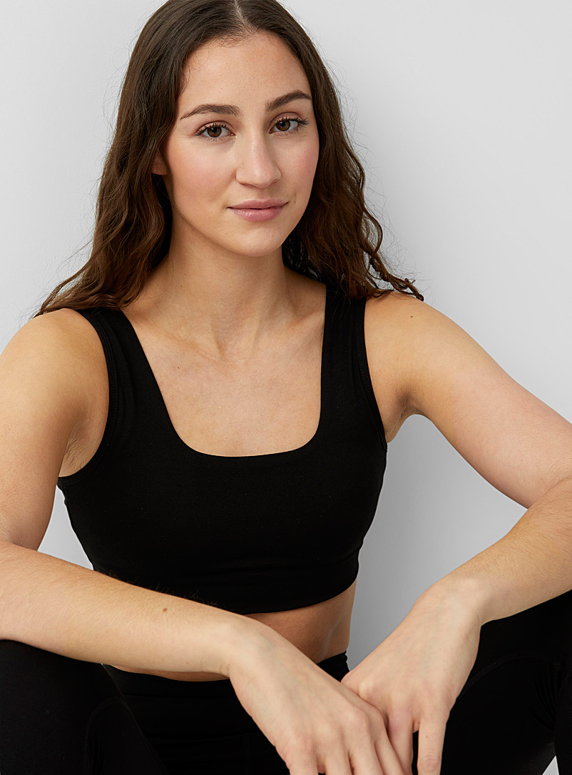 I.FIV5 Black Minimalist square-neck sports bra Medium to high-impact support for women