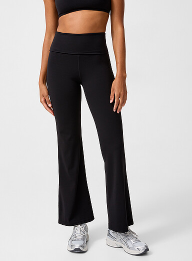 Le pantalon large taille repli&eacute;e