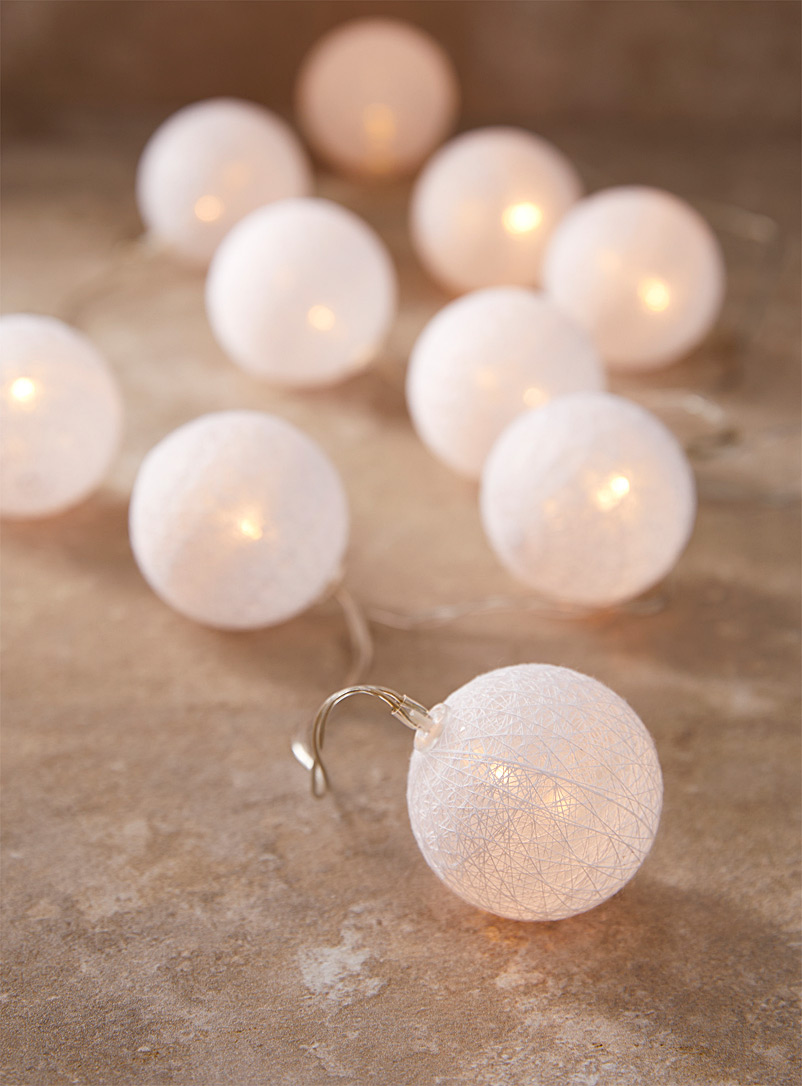 Simons Maison: La guirlande boules lumineuses blanches Blanc