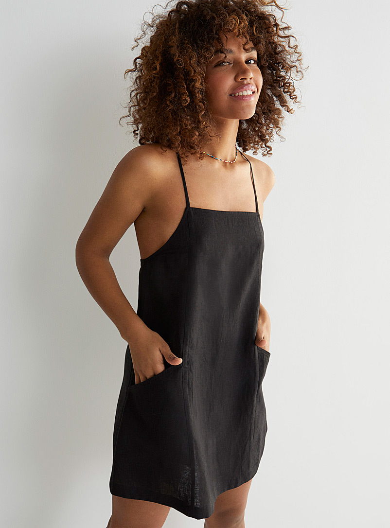 Simons: La robe en lin bretelles spaghetti Noir pour femme