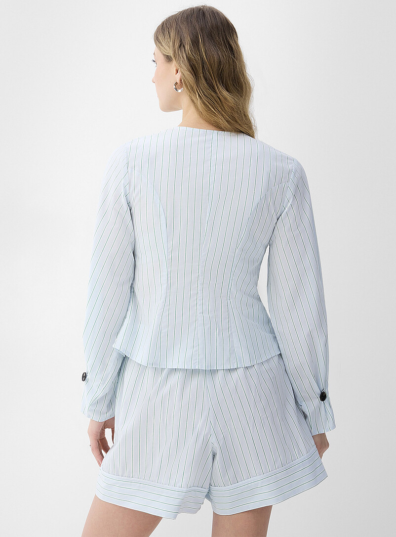 Ic&ocirc;ne: La blouse cintr&eacute;e col V fleur 3D popeline Bleu &agrave; motifs pour femme