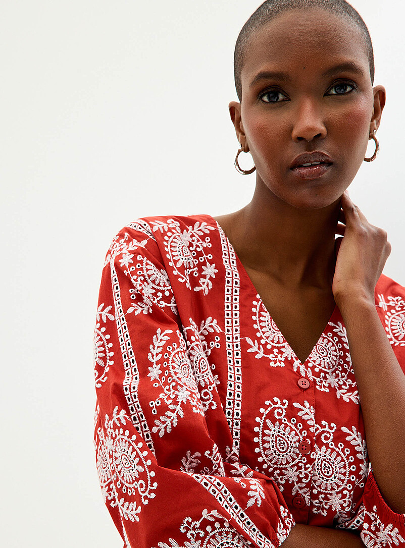 Contemporaine: La blouse col V broderie paisley Bleu pour femme