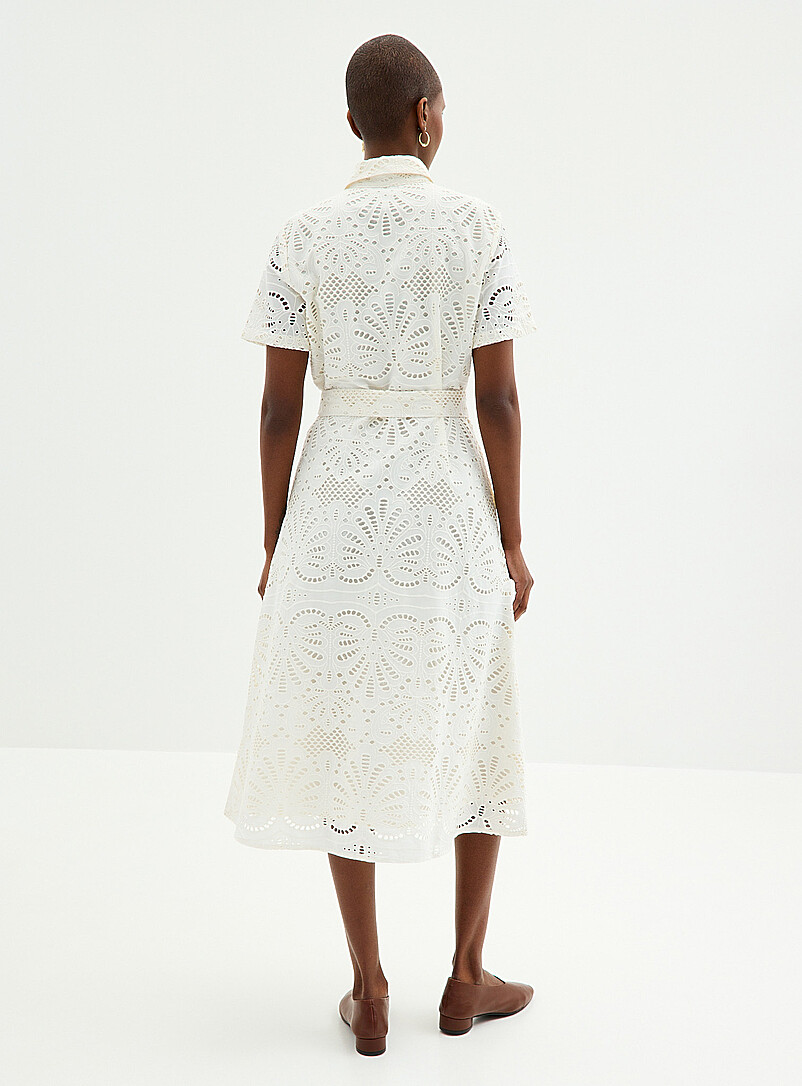 Contemporaine: La robe chemise mdi broderie anglaise Blanc cass&eacute; pour femme