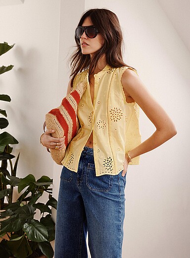 La chemise sans manches broderie anglaise