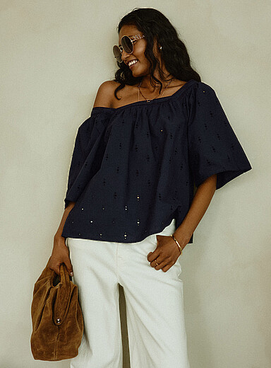 La blouse &eacute;vas&eacute;e broderie anglaise