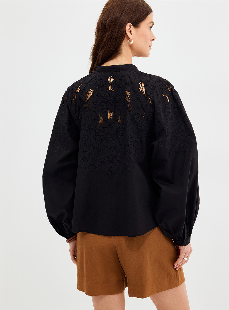Contemporaine: La blouse col officier broderie Richelieu Vert pour femme