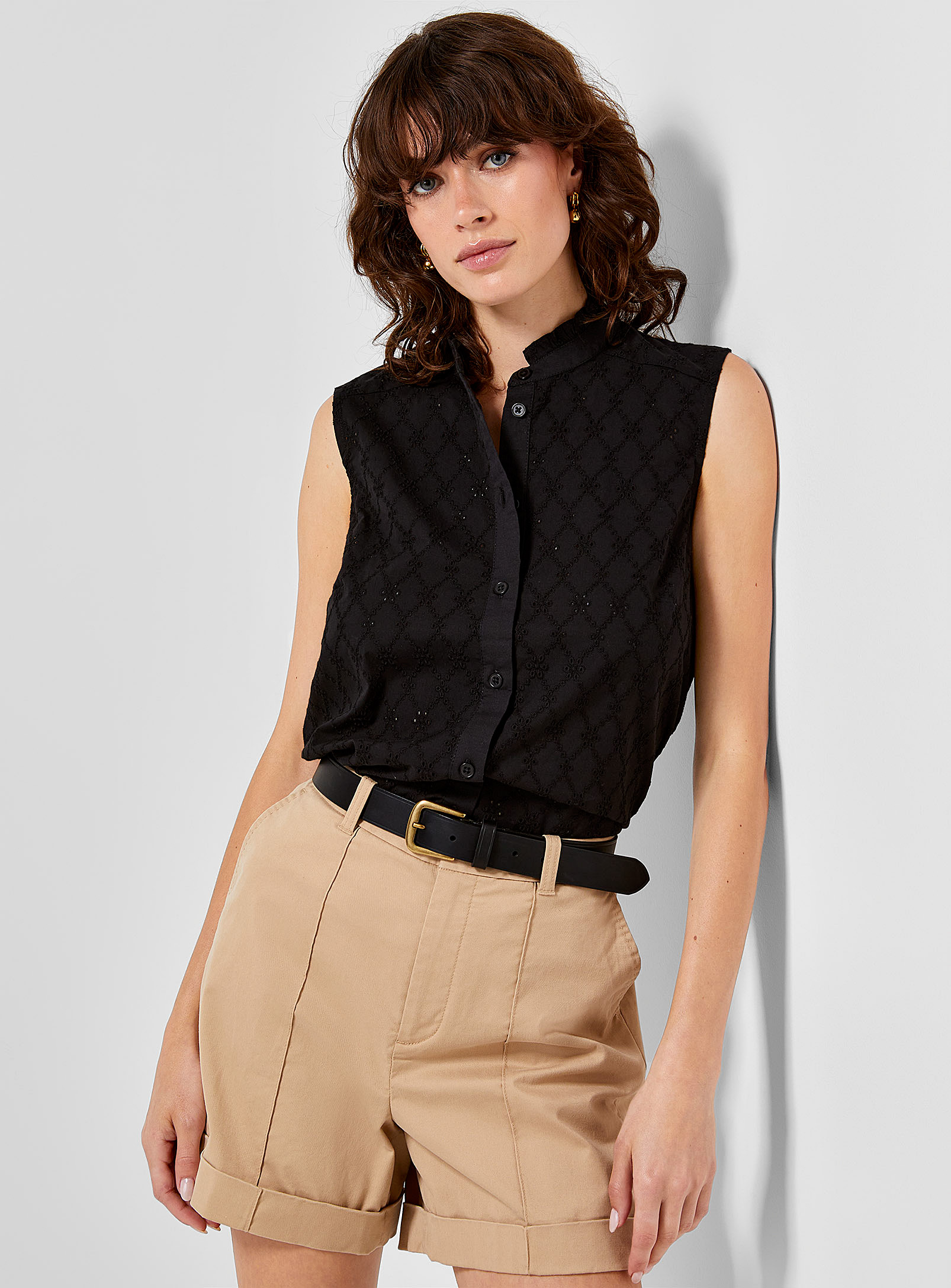 Contemporaine Embroidered Floral Trellis Sleeveless Shirt In Black