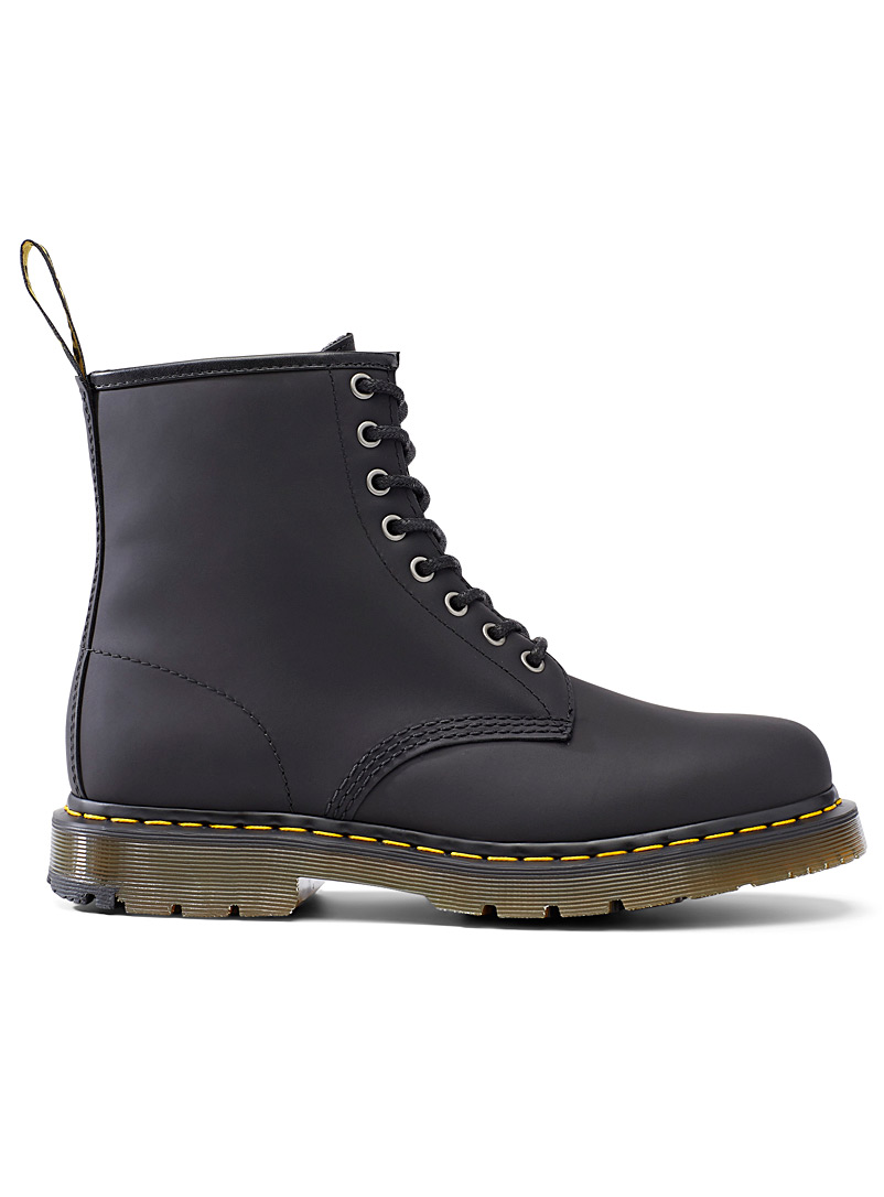 dr martens boots in snow
