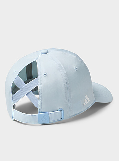 Une casquette accent crois&eacute;