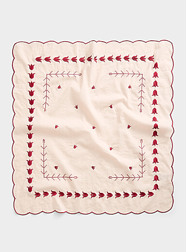 Le foulard festonn&eacute; tulipes brod&eacute;es