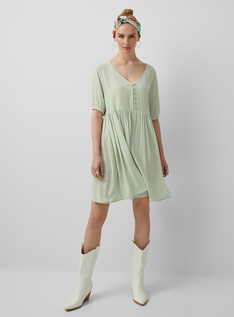 ICHI: La robe babydoll ultralégère Vert pâle-lime pour femme