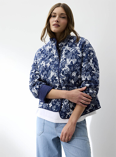 ICHI Patterned Blue Blue floral tapestry lightweight quilted jacket for women