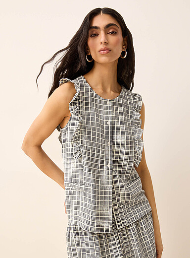 ICHI: La blouse sans manches &agrave; carreaux bordures volants Blanc et noir pour femme