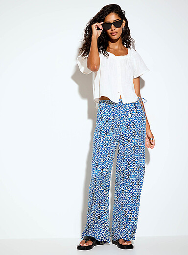Le pantalon large taille cordon asym&eacute;trique