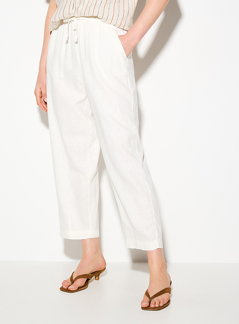 ICHI: Le pantalon ballon coup&eacute; court m&eacute;lange de lin Blanc pour femme