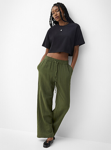 Elastic waist lightweight wide-leg pant