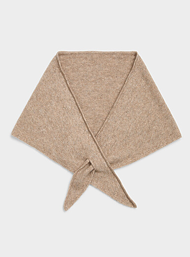 Le foulard triangulaire fin tricot souple