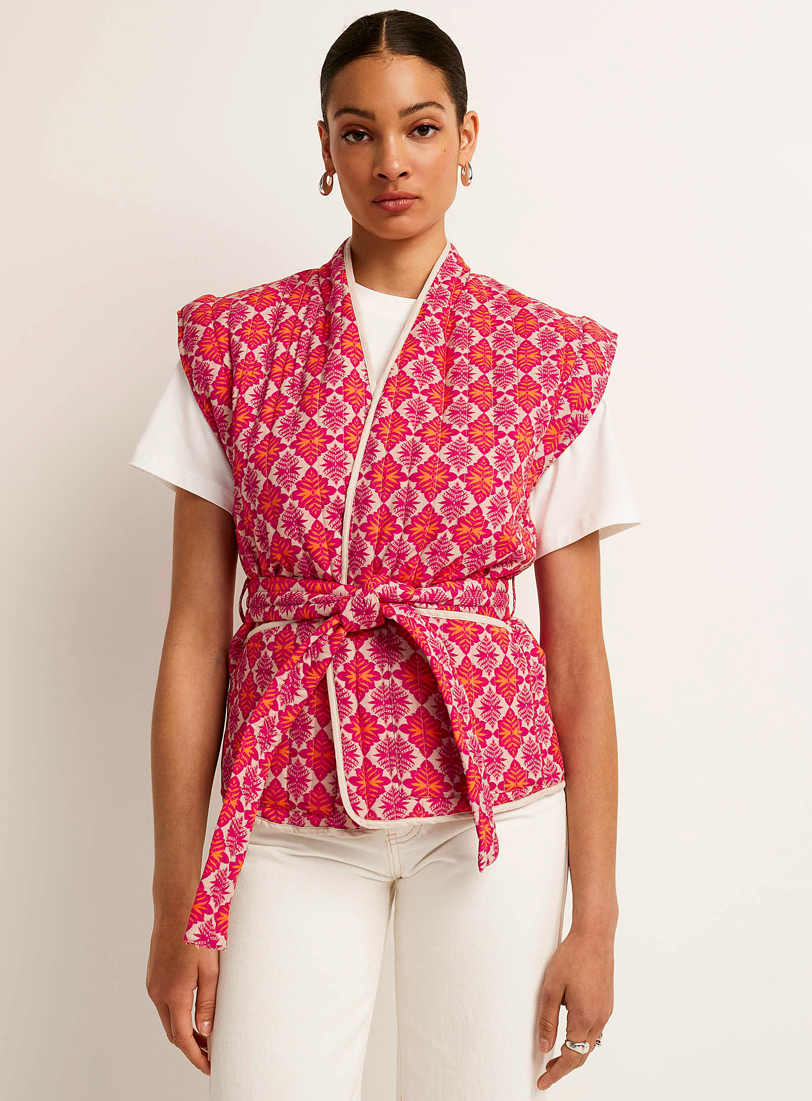 Ichi Sleeveless Belted Quilted Jacket In Pink