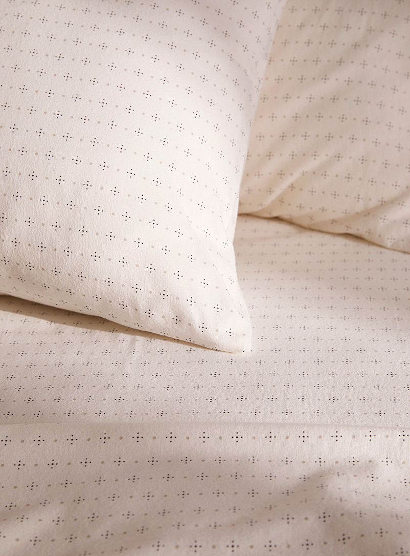 Simons Maison Assorted ivory  Dotted flannel sheet set Fits mattresses up to 16 in