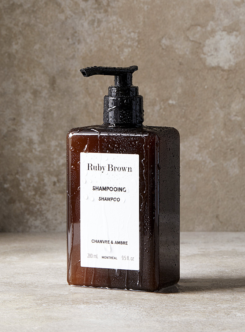 Ruby Brown: Le shampoing chanvre et ambre Blanc pour homme